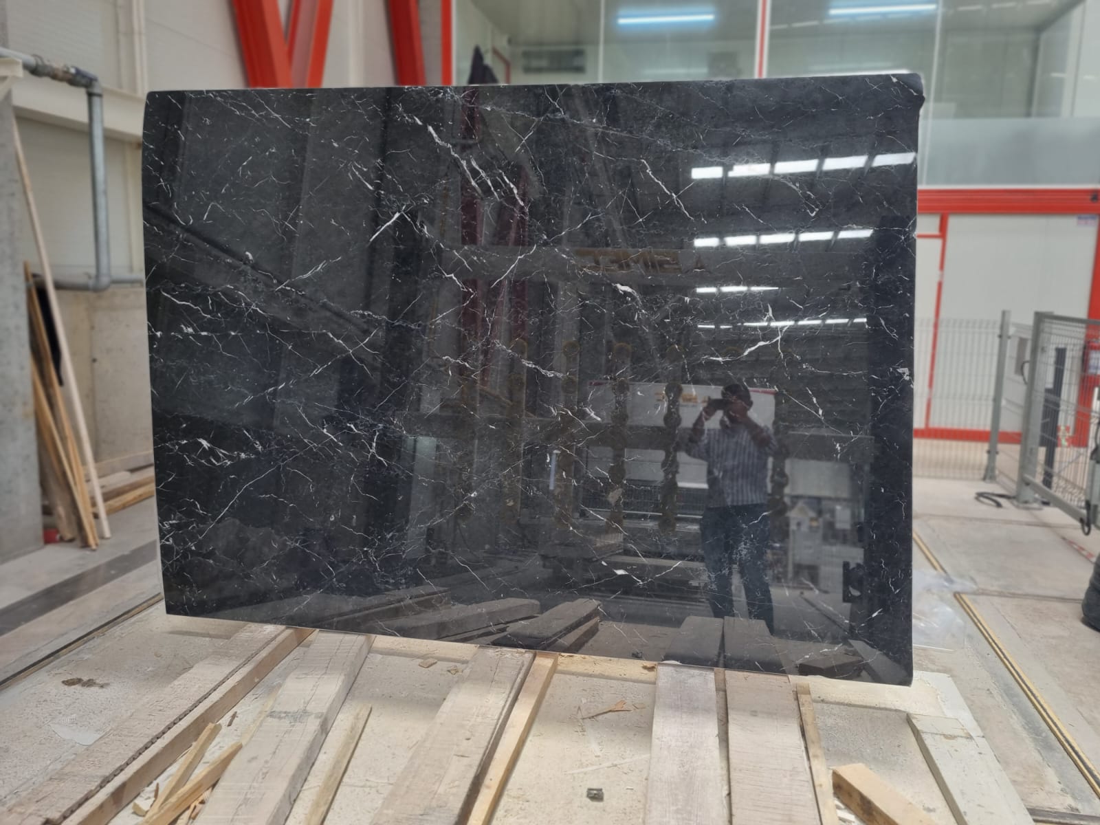 Butik Taşlar Polar Black